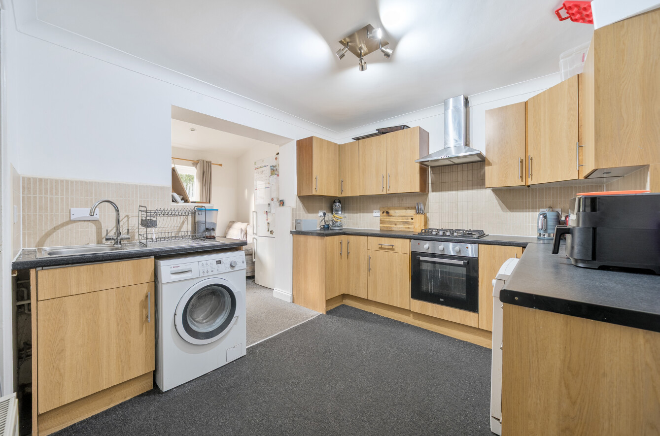 Simmons Close, Hedge End, Southampton, Hampshire, SO30 - Charters