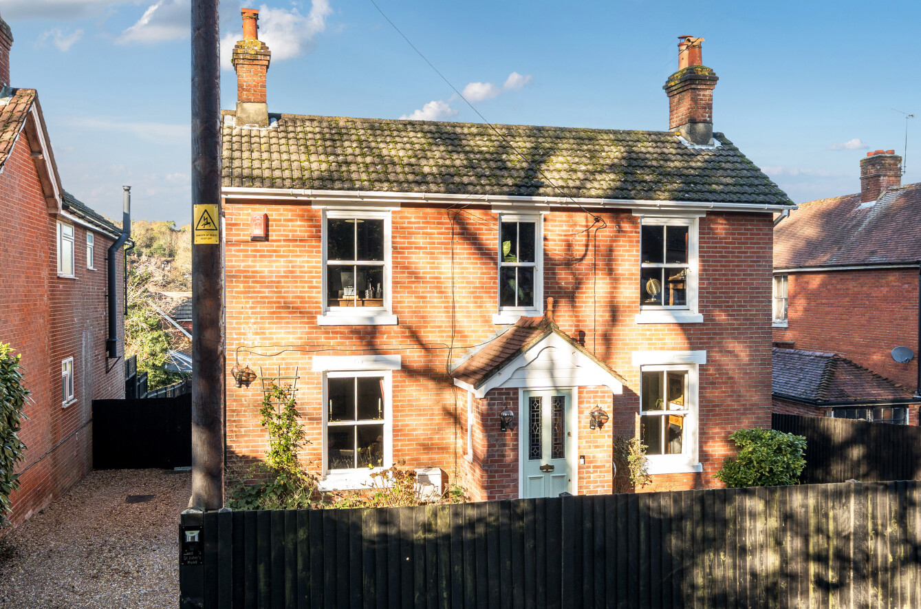 St. Johns Road, Hedge End, Southampton, Hampshire, SO30 - Charters