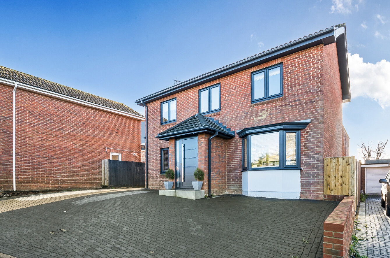 The Spinney, Bishopstoke, Eastleigh, Hampshire, SO50 - Charters