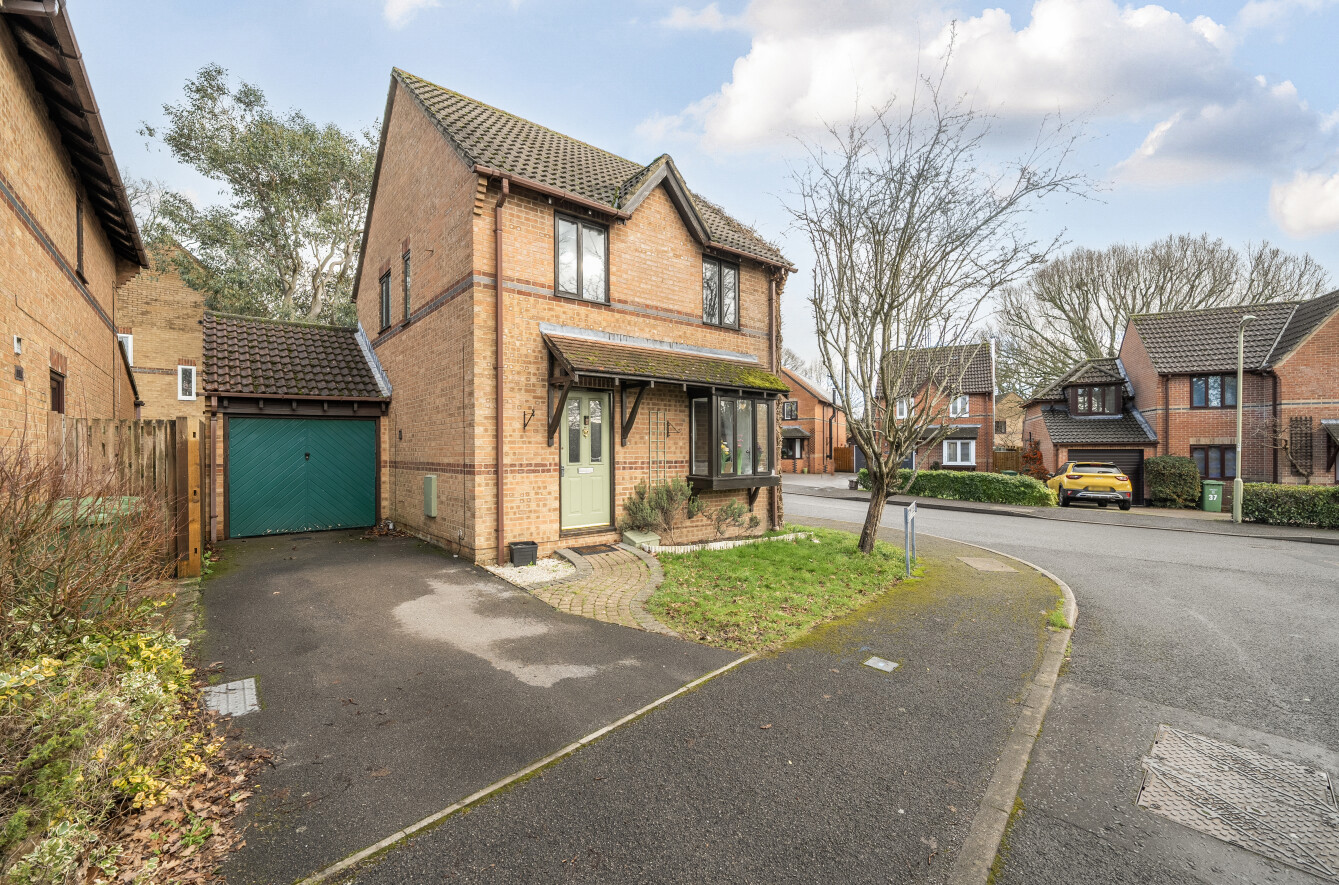 Epsom Close, Horton Heath, Hampshire, SO50 Epsom Close, Horton Heath, Hampshire, SO50 - Charters