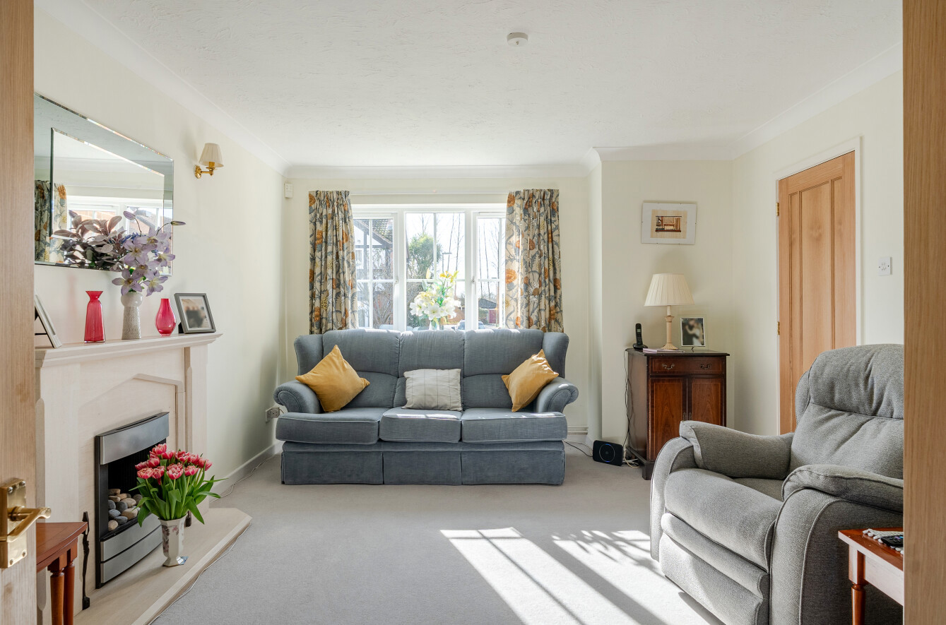 Templecombe Road, Bishopstoke, Eastleigh, Hampshire, SO50 - Charters