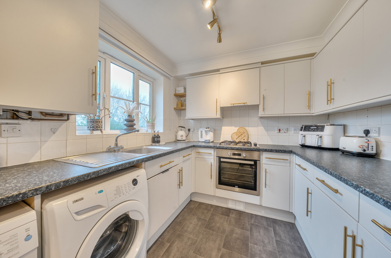 Barley Fields, High Street, Shirrell Heath, Southampton, SO32 - Charters