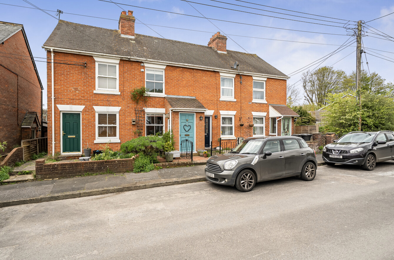 Garfield Road, Bishops Waltham, Southampton, Hampshire, SO32 - Charters