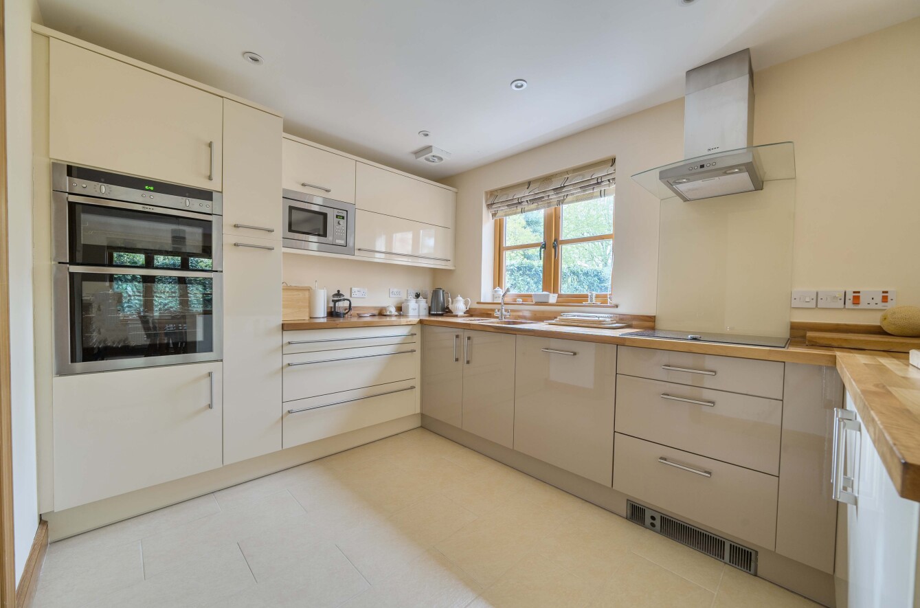 Dodds Lane, Swanmore, Southampton, Hampshire, SO32 - Charters