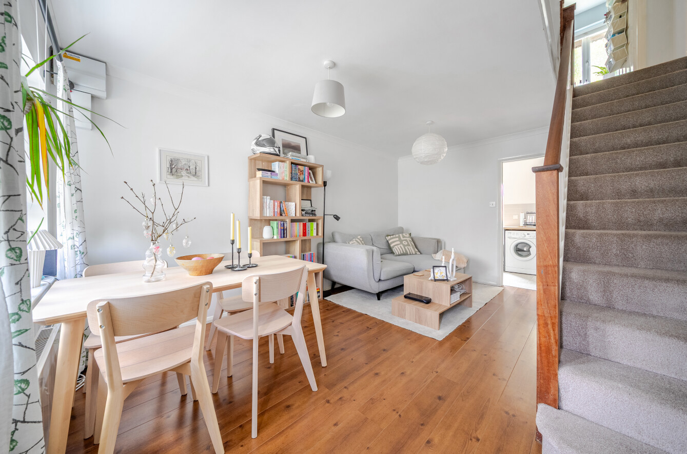 Walker Gardens, Hedge End, Southampton, SO30 - Charters