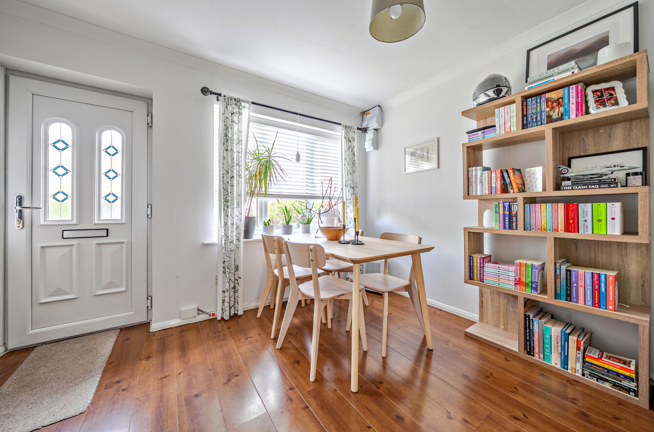 Walker Gardens, Hedge End, Southampton, SO30 - Charters