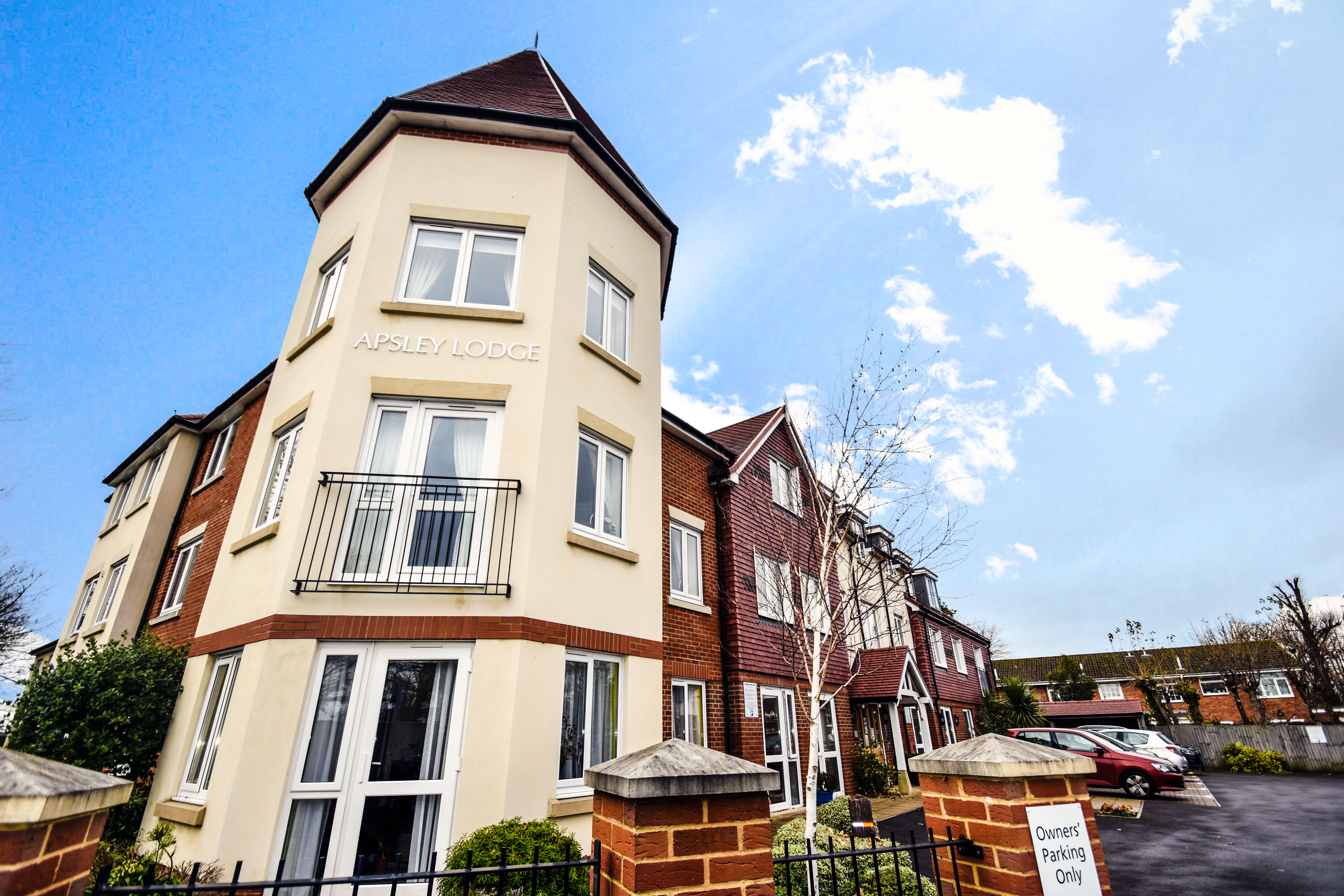 London Road, Waterlooville, Hampshire, PO7 - Charters