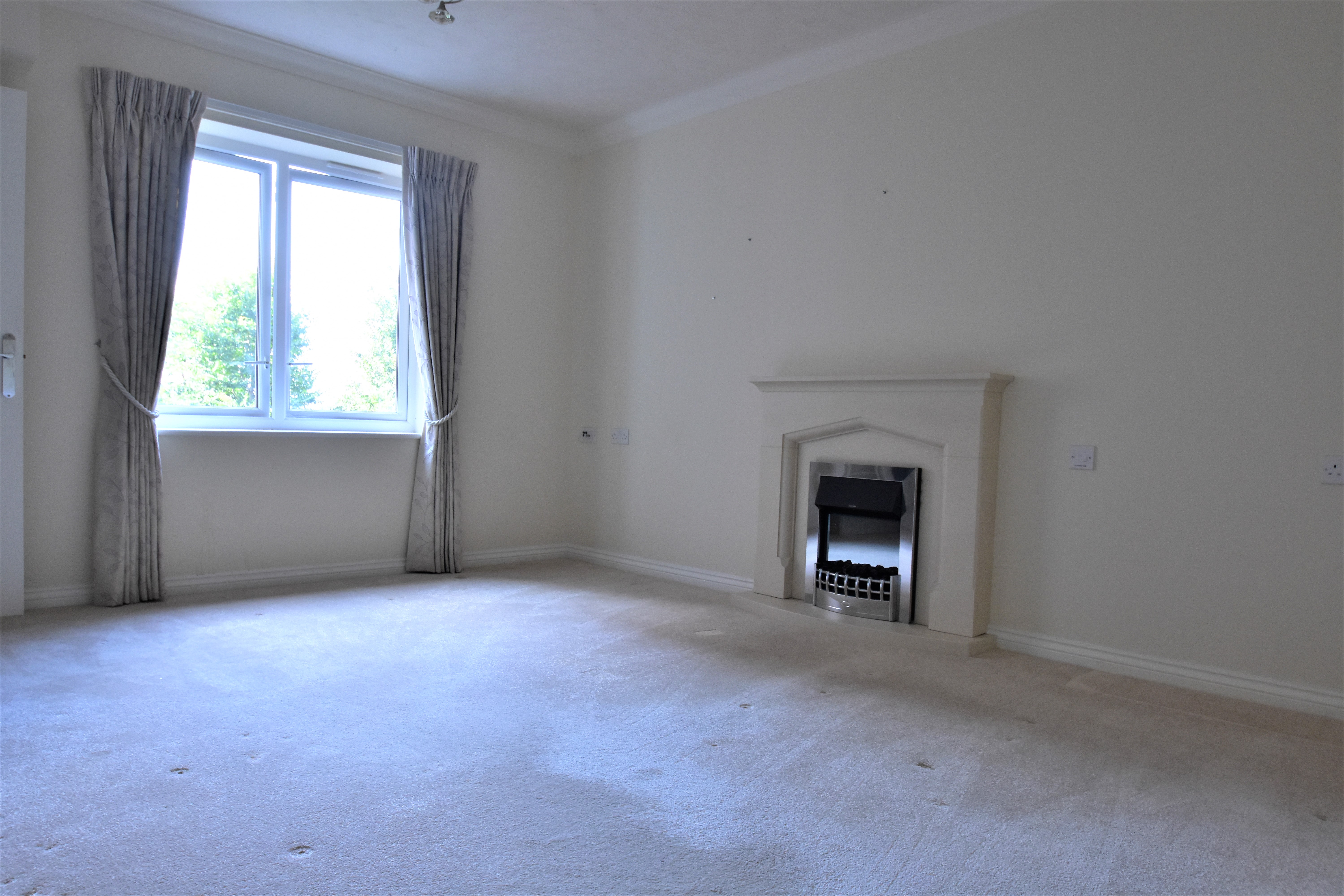London Road, Waterlooville, Hampshire, PO7 - Charters
