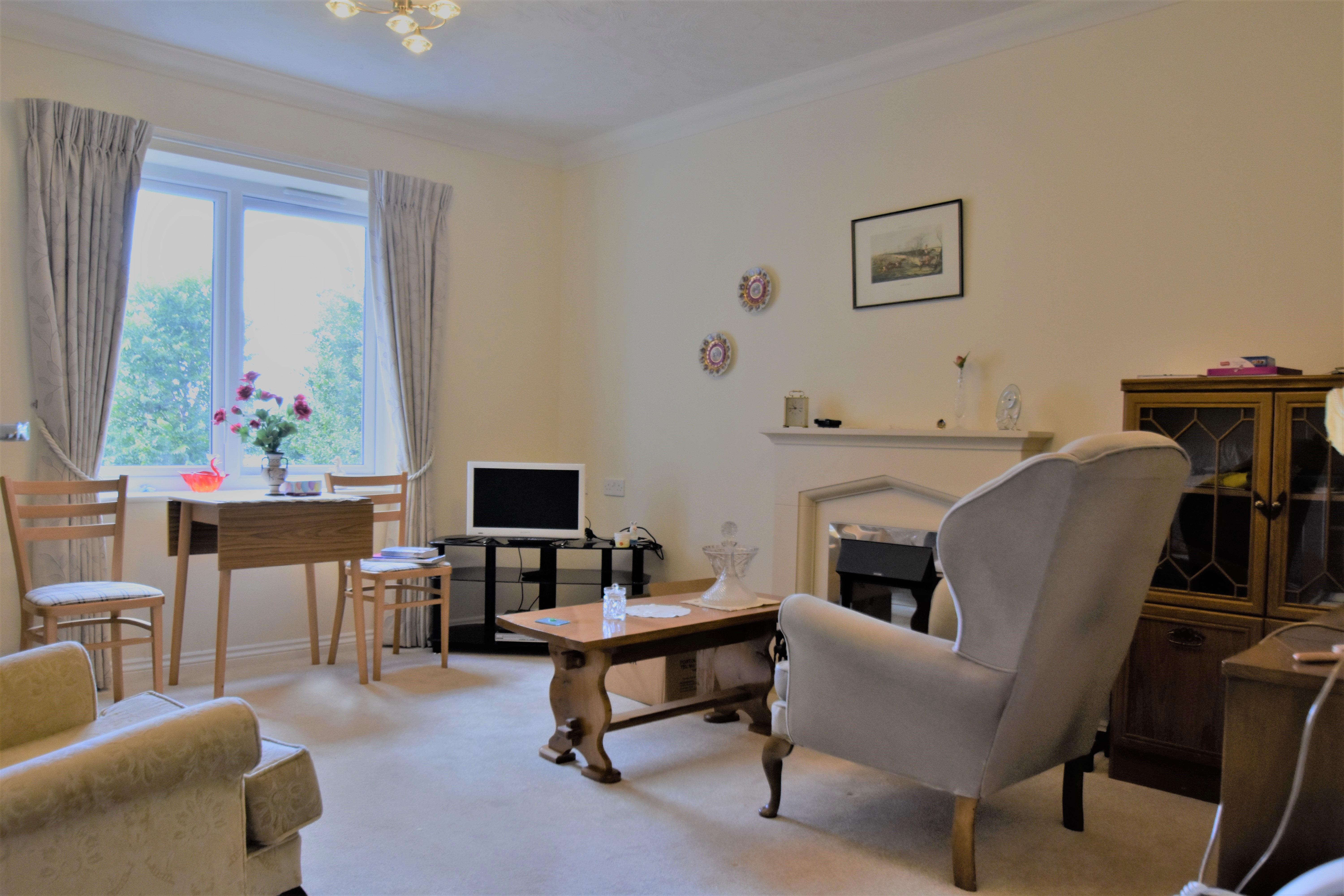 London Road, Waterlooville, Hampshire, PO7 - Charters
