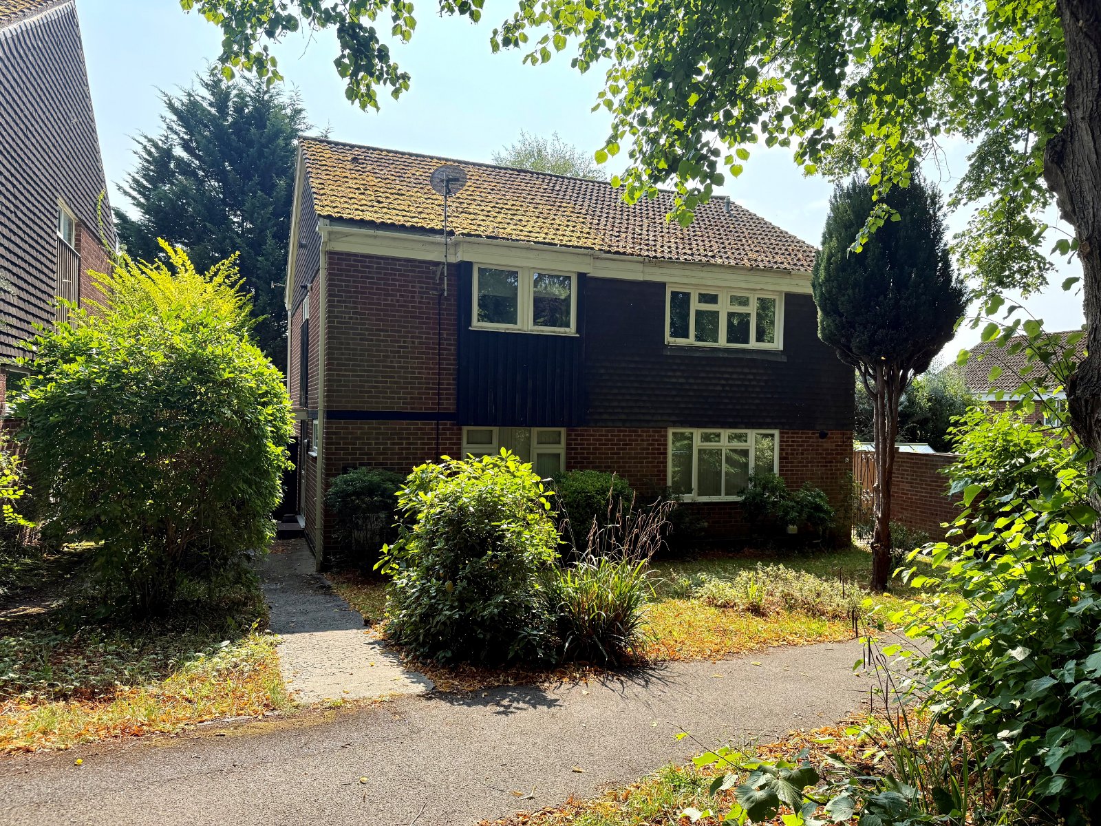 Holmesland Walk, Botley, Southampton, SO30 - Charters