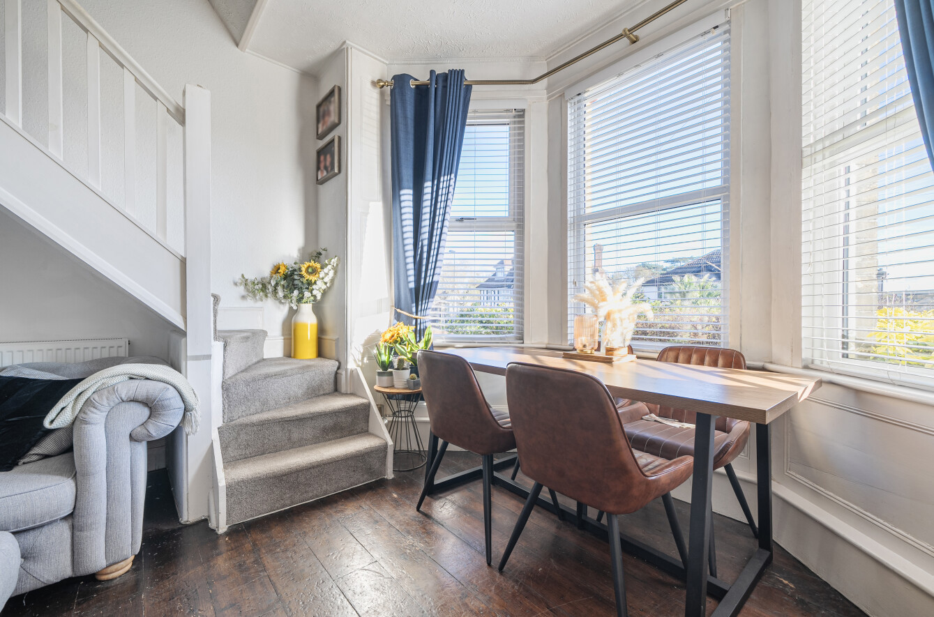 Peartree Avenue, Bitterne, Southampton, Hampshire, SO19 - Charters