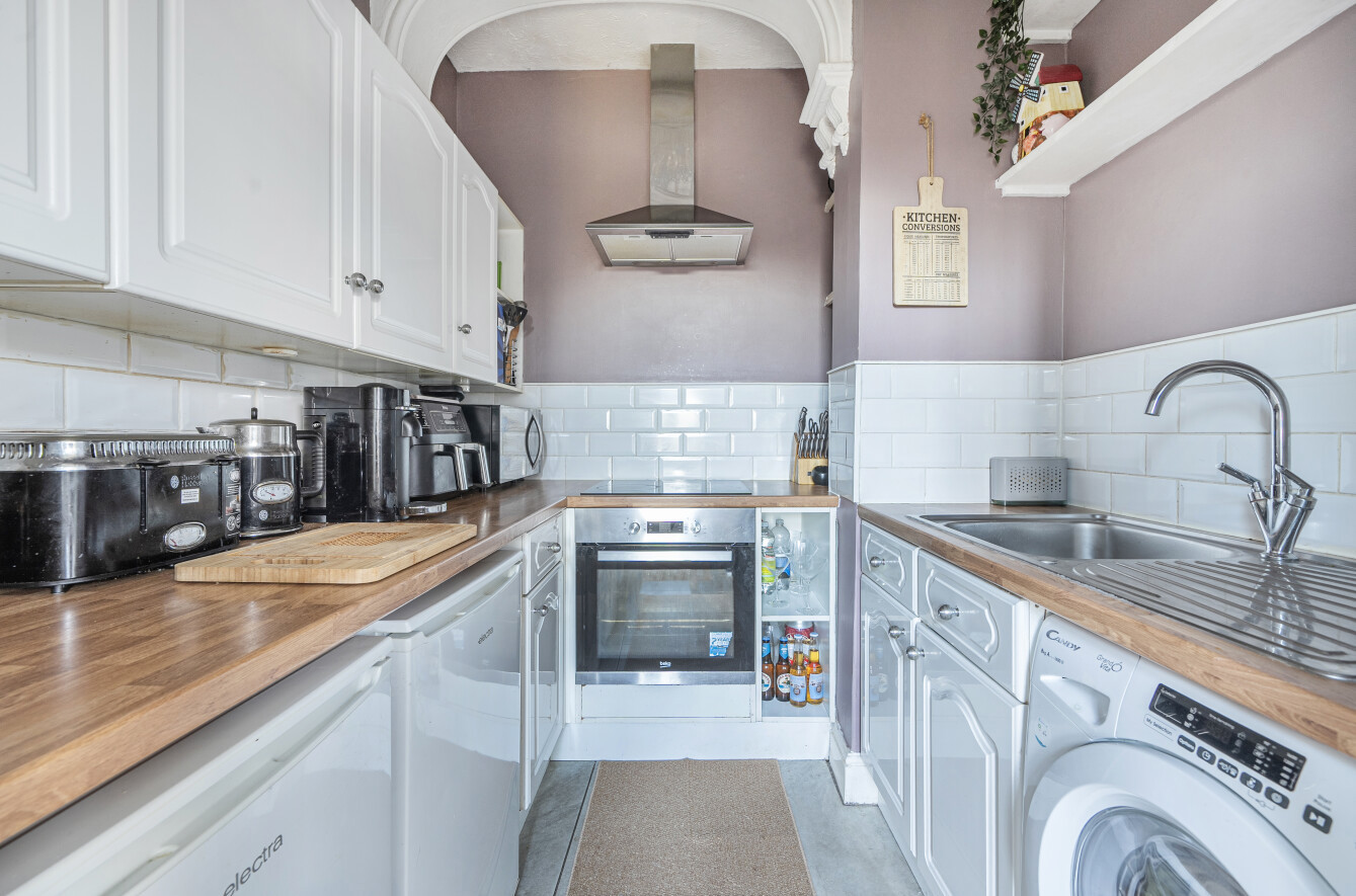 Peartree Avenue, Bitterne, Southampton, Hampshire, SO19 - Charters