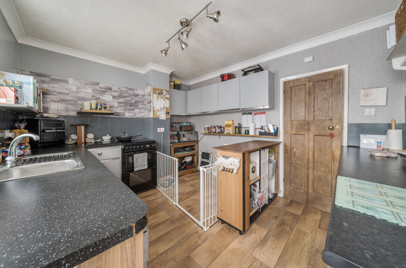 Walnut Avenue, Southampton, Hampshire, SO18 - Charters