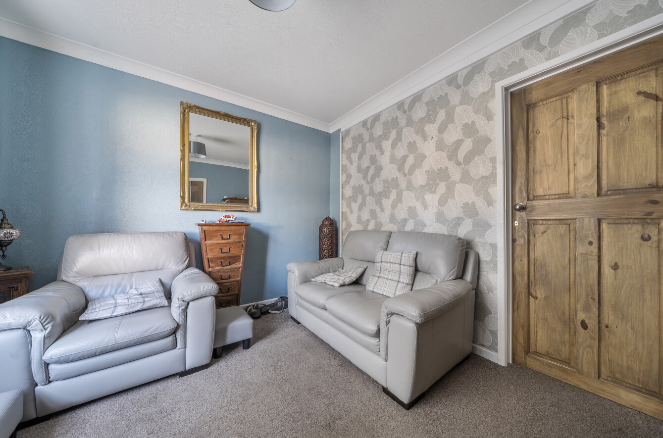 Walnut Avenue, Southampton, Hampshire, SO18 - Charters