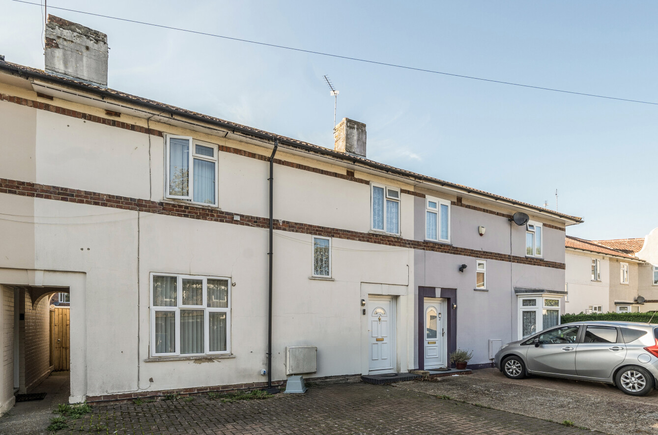 Walnut Avenue, Southampton, Hampshire, SO18 - Charters
