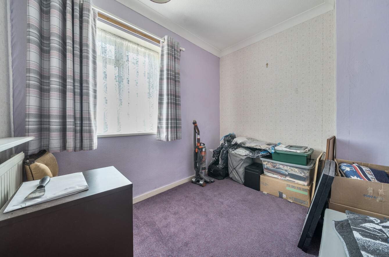 Walnut Avenue, Southampton, Hampshire, SO18 - Charters