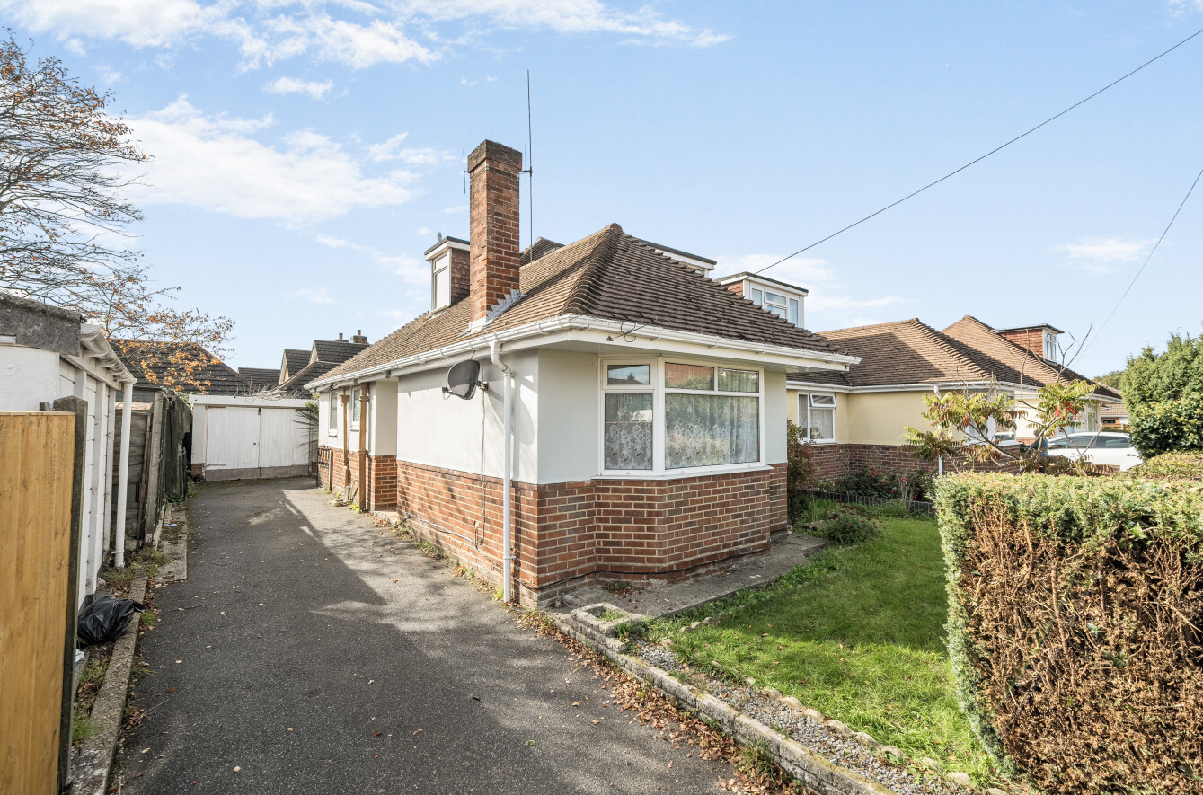 Pangbourne Close, Sholing, Southampton, Hampshire, SO19 - Charters