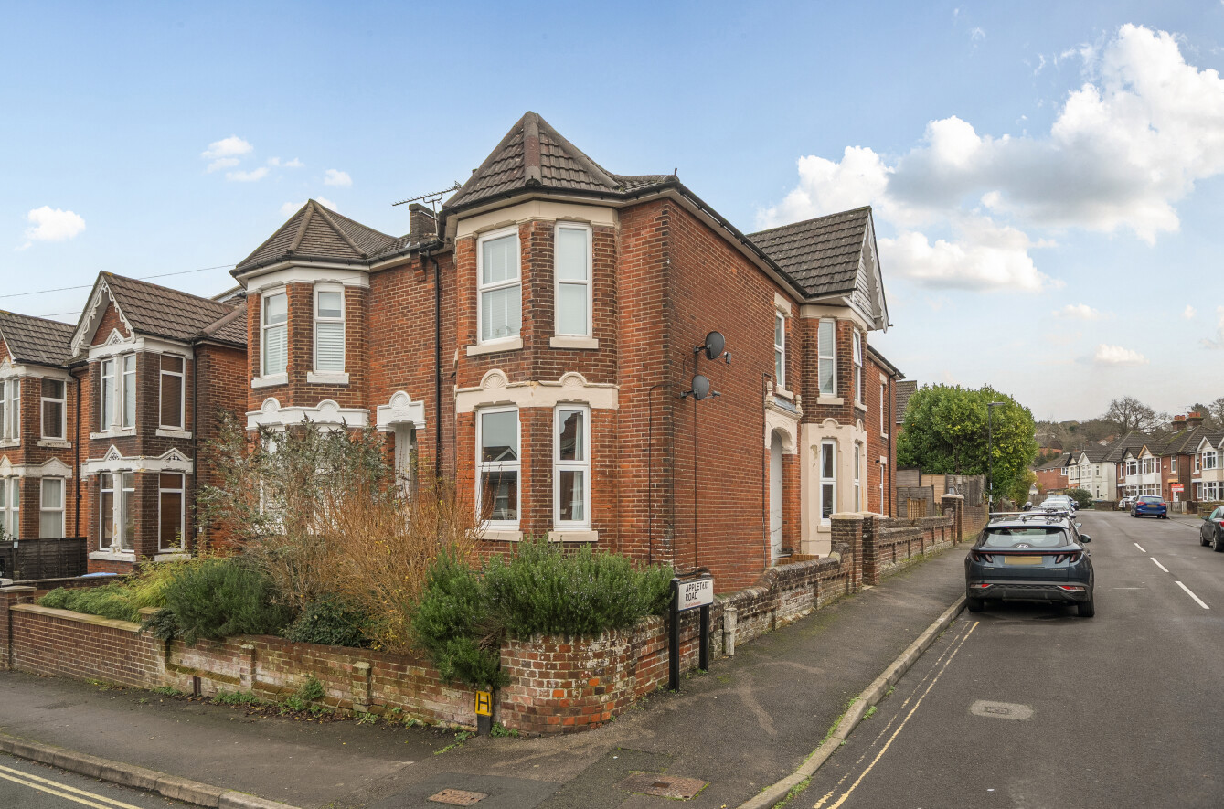 Hillside Avenue, Bitterne Park, Southampton, Hampshire, SO18 - Charters