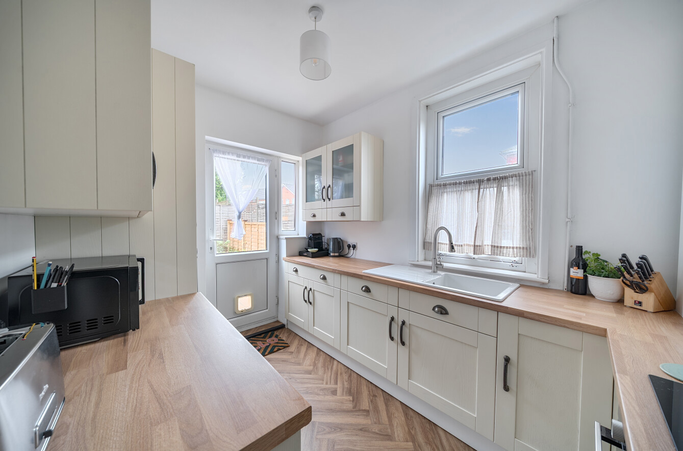 Hillside Avenue, Bitterne Park, Southampton, Hampshire, SO18 - Charters