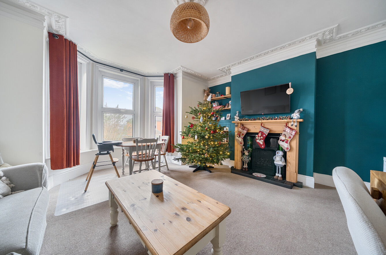 Hillside Avenue, Bitterne Park, Southampton, Hampshire, SO18 - Charters