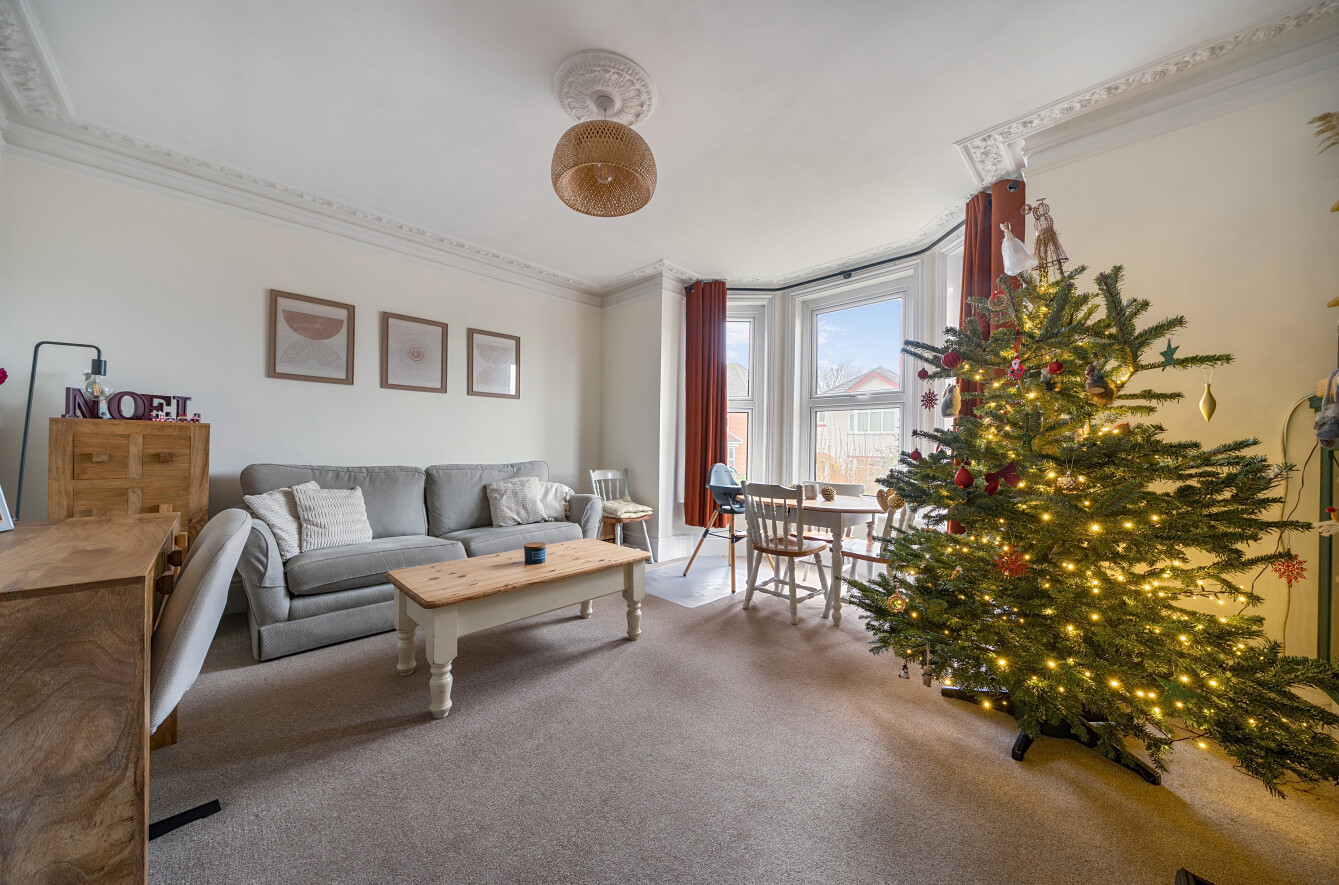 Hillside Avenue, Bitterne Park, Southampton, Hampshire, SO18 - Charters