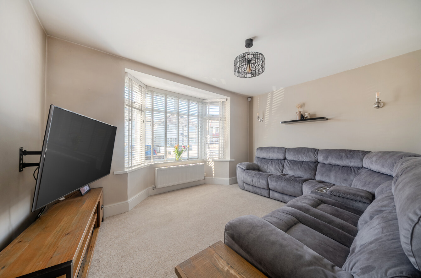 Crosswell Close, Sholing, Southampton, Hampshire, SO19 - Charters