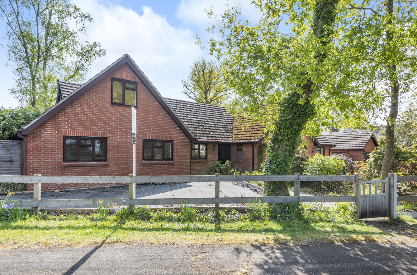 Beechwood Crescent, Chandler's Ford, Eastleigh, Hampshire, SO53 - Charters