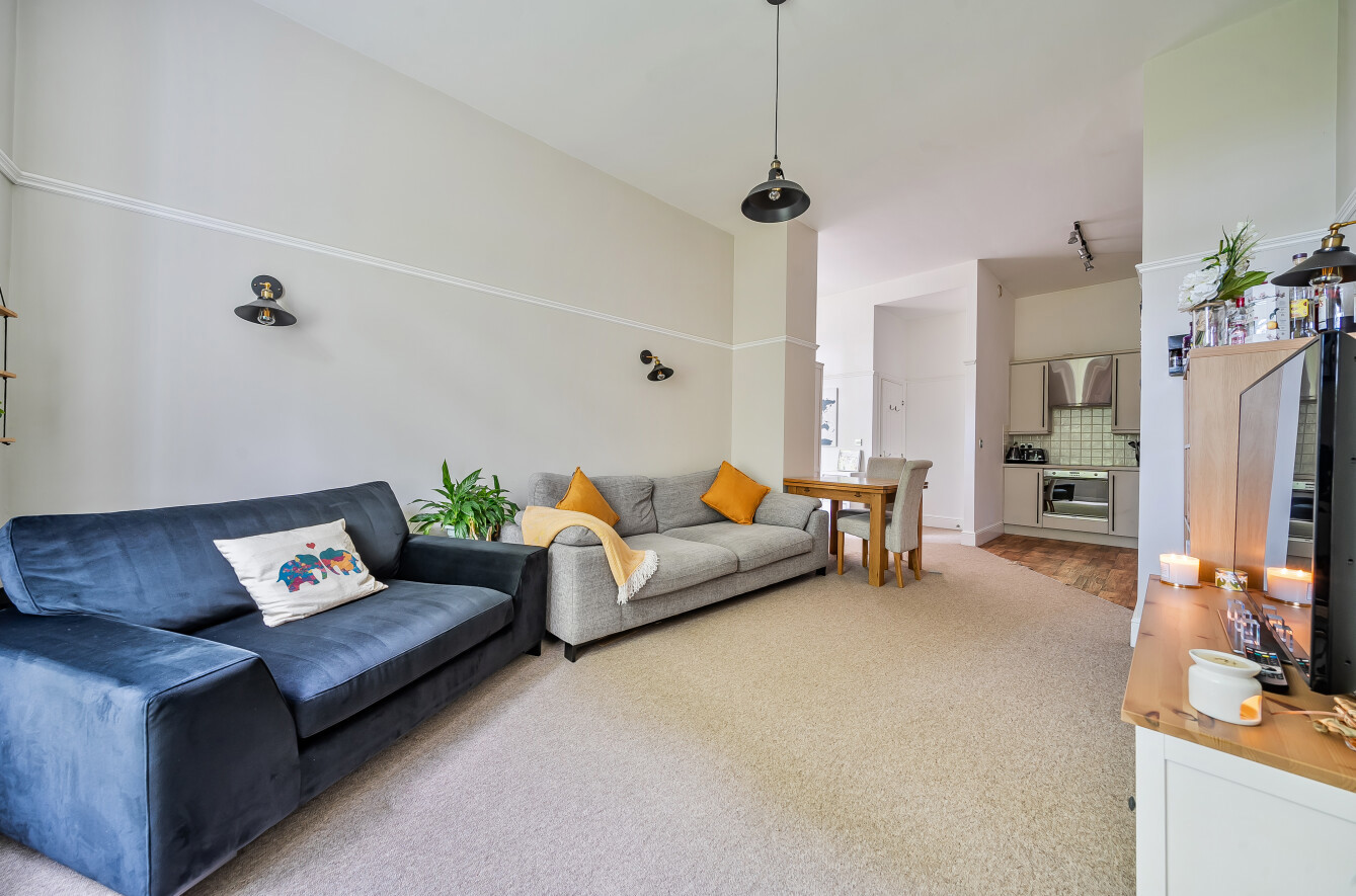Knowle Avenue, Knowle, Fareham, Hampshire, PO17 - Charters