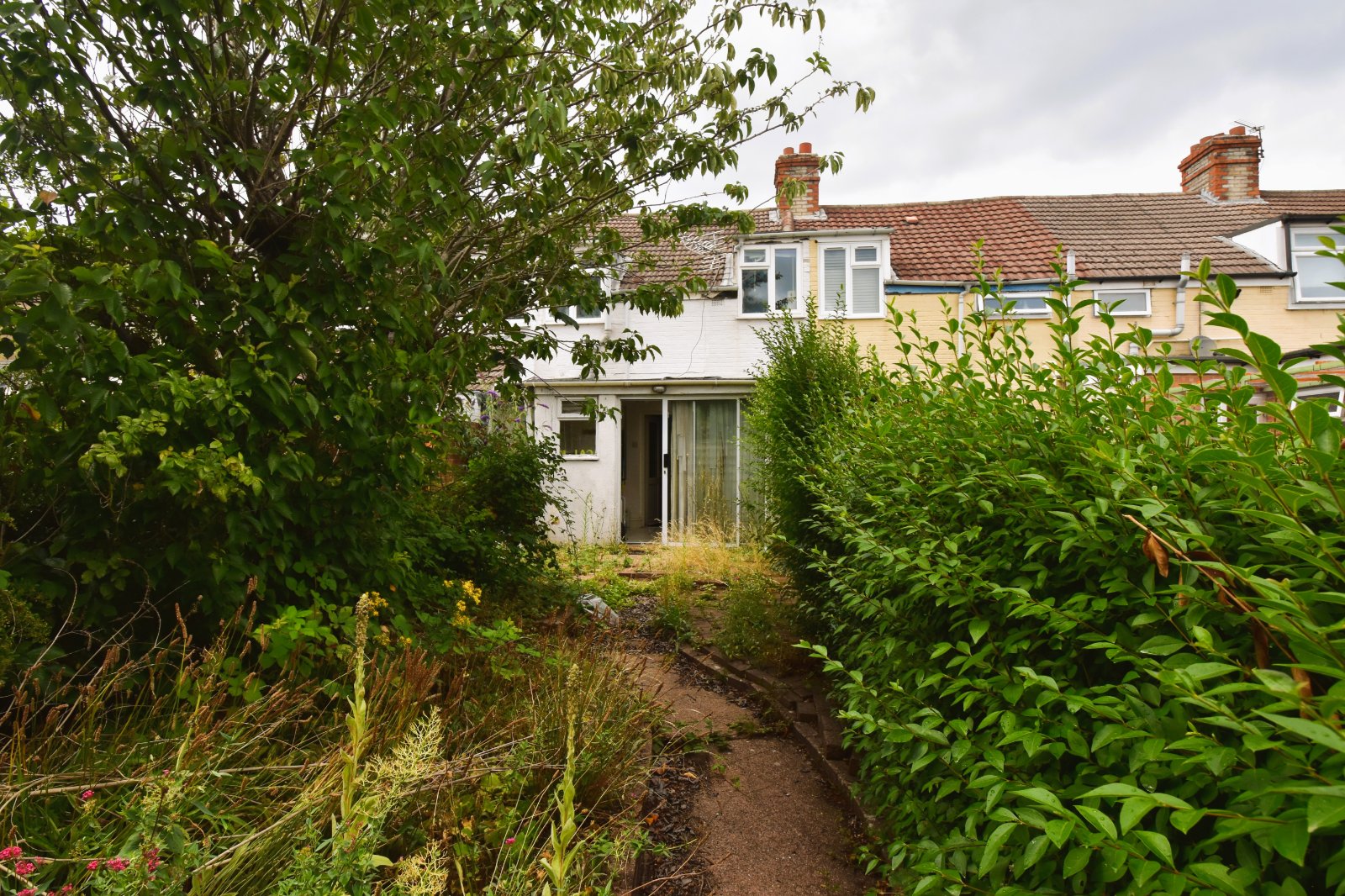 Derlyn Road, Fareham, Hampshire, PO16 - Charters