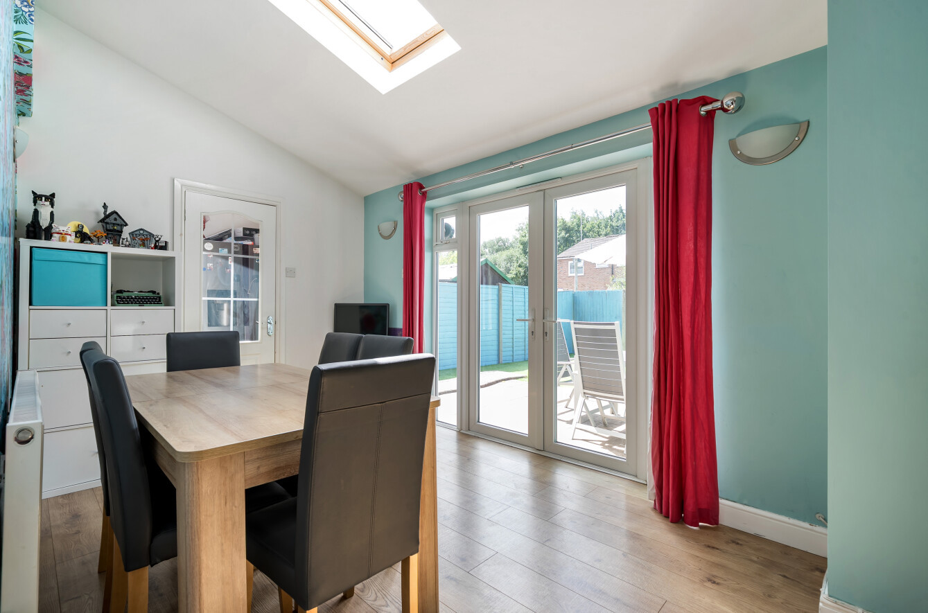 Longfield Avenue, Fareham, Hampshire, PO14 - Charters