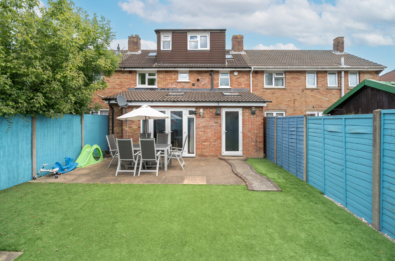 Longfield Avenue, Fareham, Hampshire, PO14 - Charters
