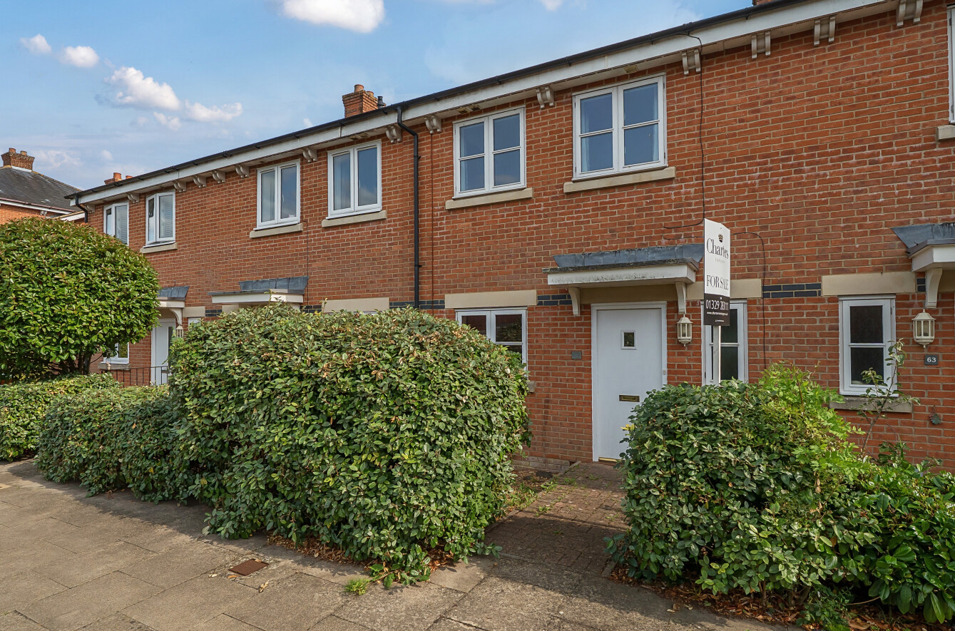 Knowle Avenue, Knowle, Fareham, Hampshire, PO17 - Charters