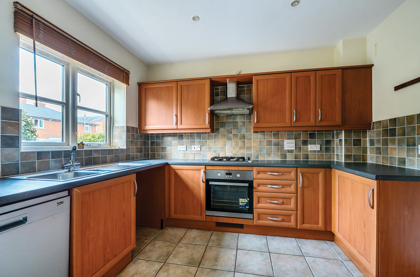 Knowle Avenue, Knowle, Fareham, Hampshire, PO17 - Charters