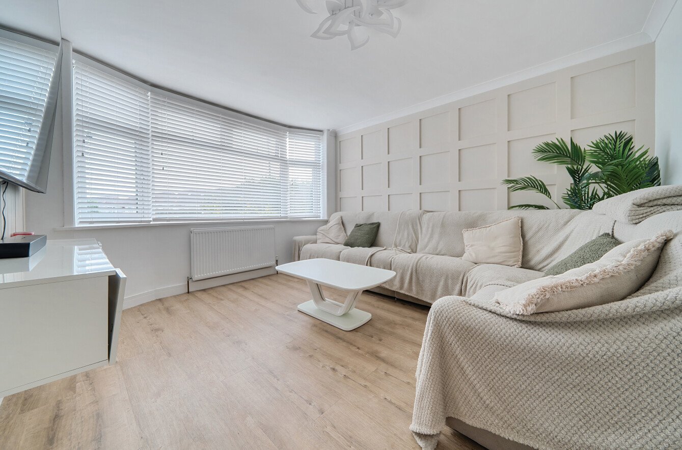Northfield Avenue, Fareham, Hampshire, PO14 - Charters