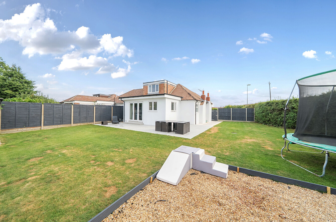 Northfield Avenue, Fareham, Hampshire, PO14 - Charters