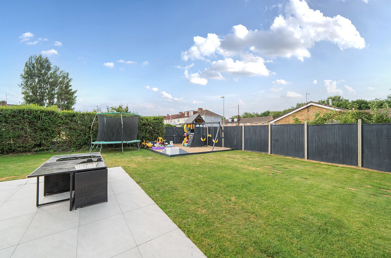Northfield Avenue, Fareham, Hampshire, PO14 - Charters