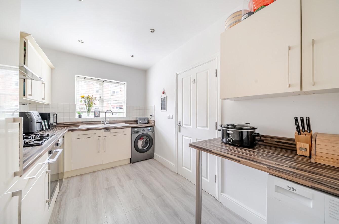 Knowle Avenue, Knowle, Fareham, Hampshire, PO17 Knowle Avenue, Knowle, Fareham, Hampshire, PO17 - Charters