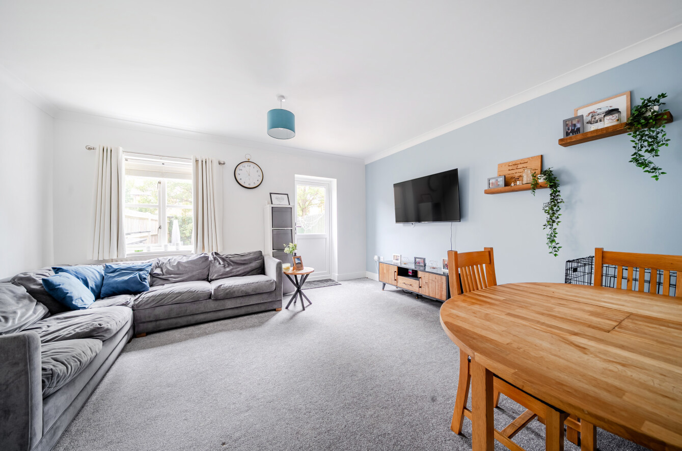 Knowle Avenue, Knowle, Fareham, Hampshire, PO17 Knowle Avenue, Knowle, Fareham, Hampshire, PO17 - Charters