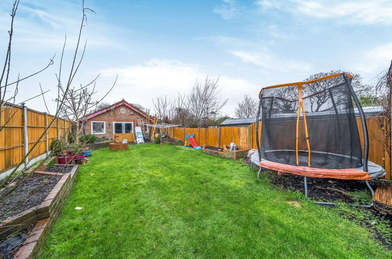 Merton Avenue, Portchester, Hampshire, PO16 - Charters