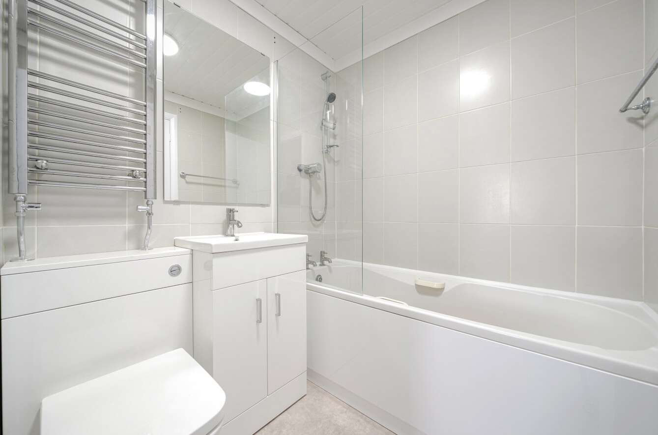 Falcon Close, Portchester, Fareham, Hamphire, PO16 - Charters