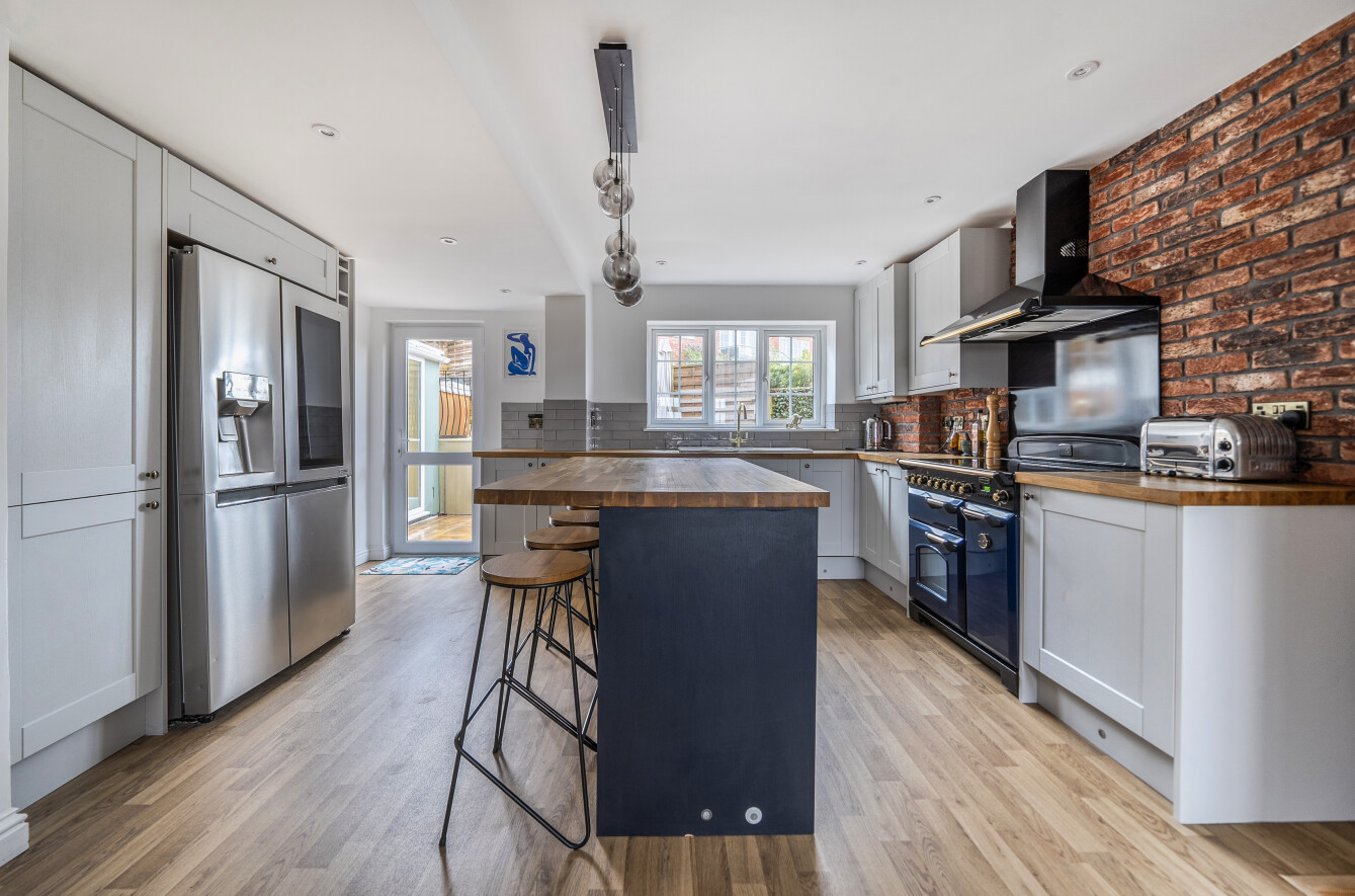 Riverside Avenue, Wallington, Fareham, PO16 - Charters