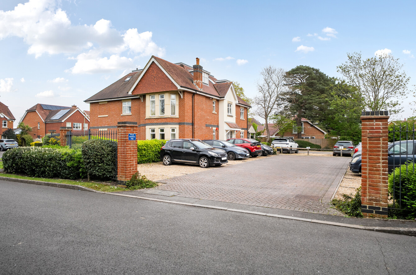 Chalford Grange, Fareham, Hampshire, PO15 - Charters