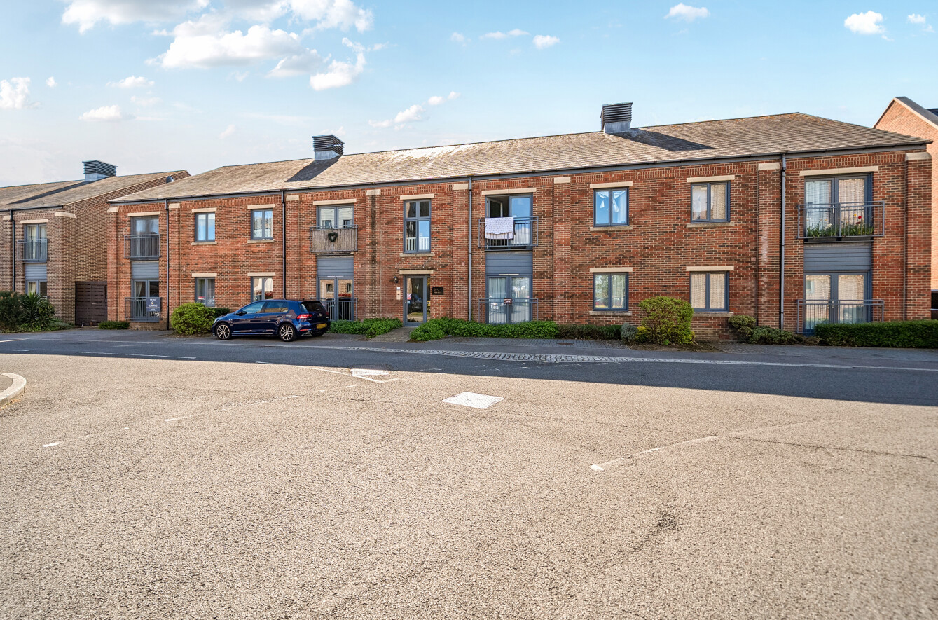 Searle Drive, Gosport, Hampshire, PO12 Searle Drive, Gosport, Hampshire, PO12 - Charters