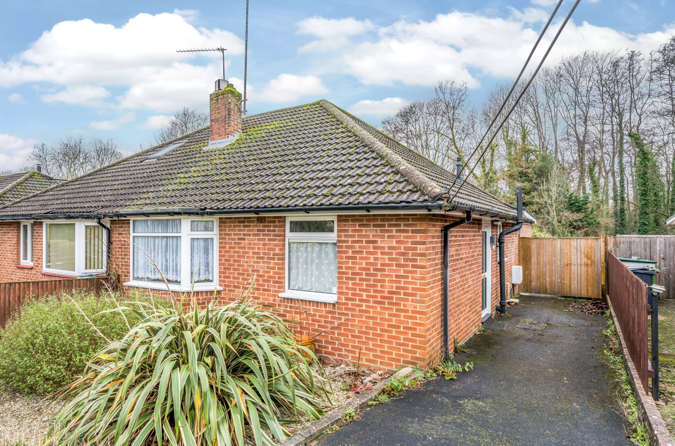 Boyatt Crescent, Allbrook, Hampshire, SO50 - Charters