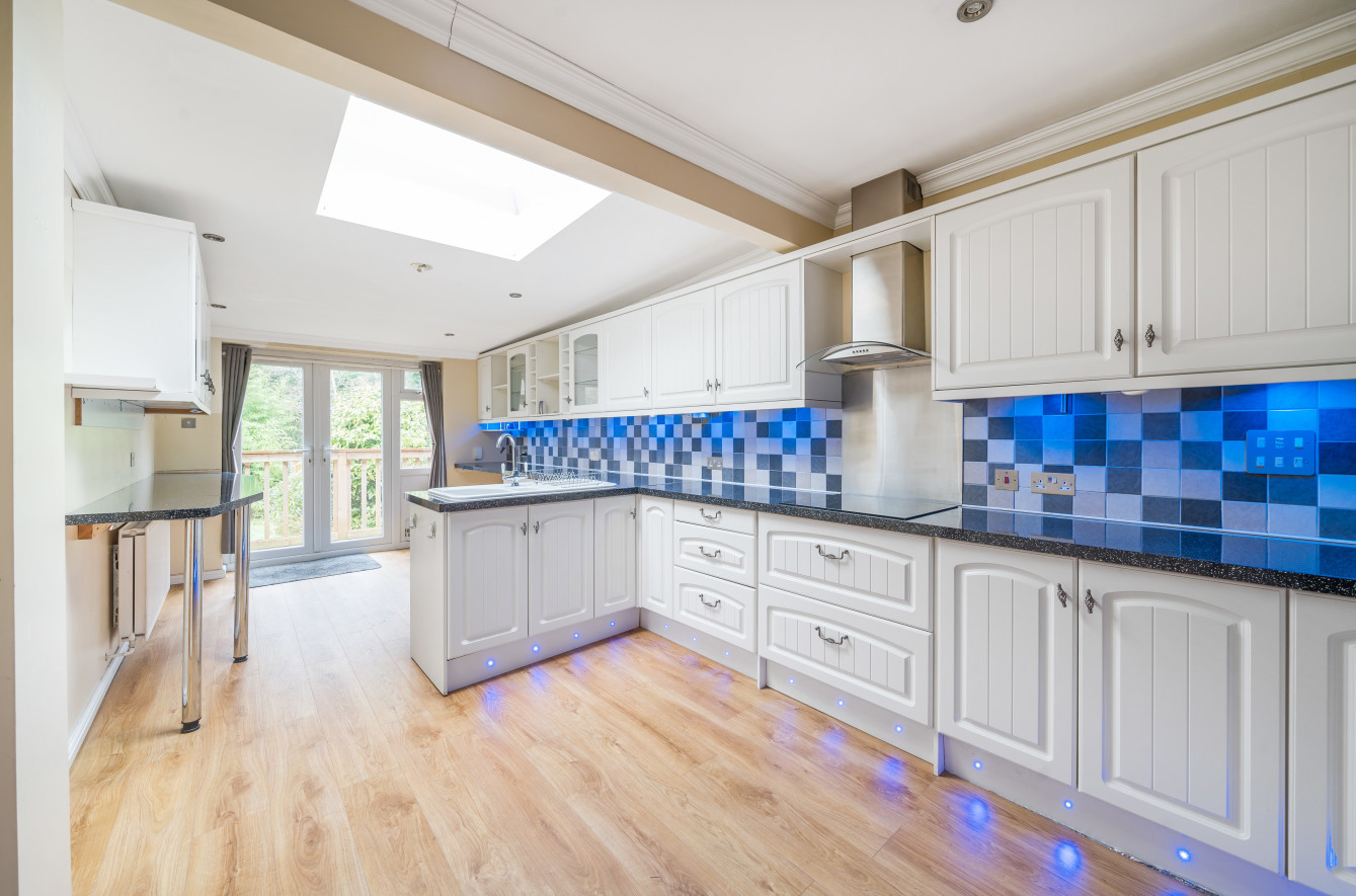 Boyatt Crescent, Allbrook, Hampshire, SO50 - Charters