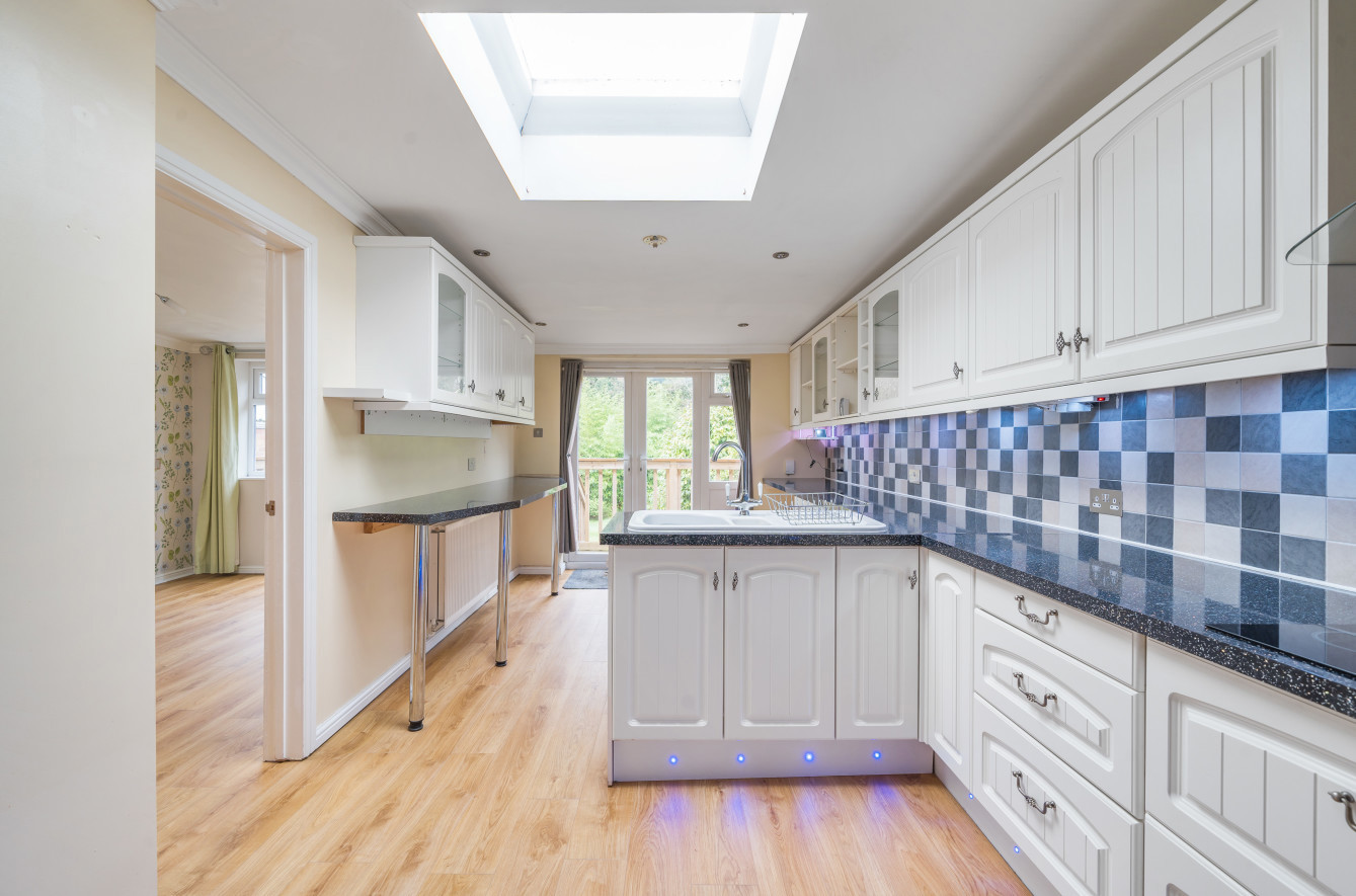 Boyatt Crescent, Allbrook, Hampshire, SO50 - Charters