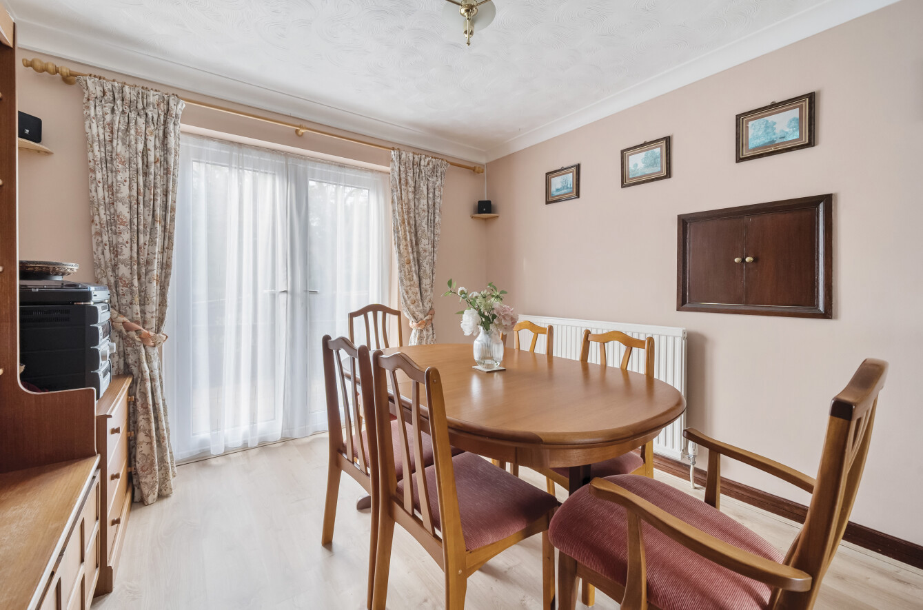 Birch Grove, Boyatt Wood, Hampshire, SO50 - Charters