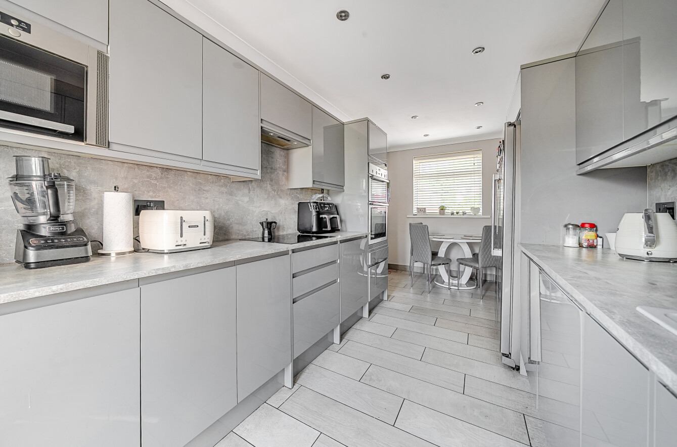 Edward Avenue, Bishopstoke, Eastleigh, Hampshire, SO50 - Charters