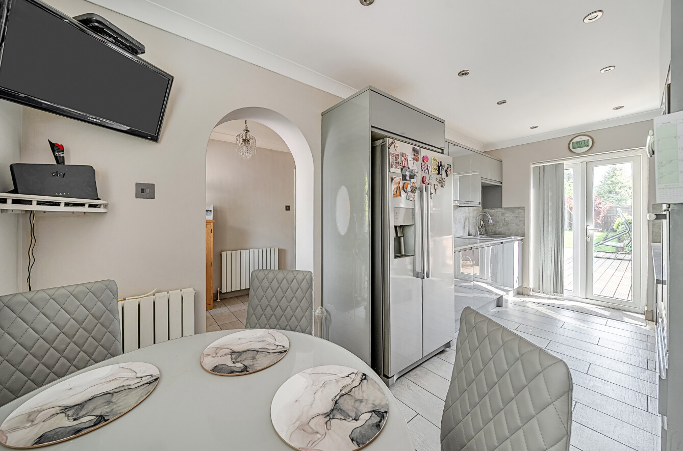 Edward Avenue, Bishopstoke, Eastleigh, Hampshire, SO50 - Charters