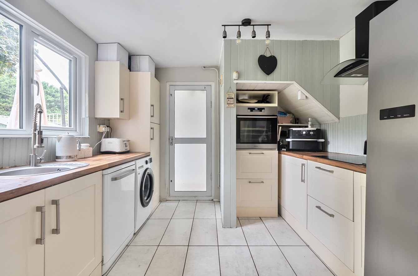 Devon Drive, Chandlers Ford, Eastleigh, Hampshire, SO53 - Charters
